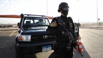 يستعمل بطاقة شقيقه الشخصية.. القبض على تاجر مخدرات بحوزته أسلحة نارية بمدينة نصر