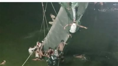 ارتفاع عدد ضحايا كارثة الجسر في الهند لـ 120 قتيلًا 