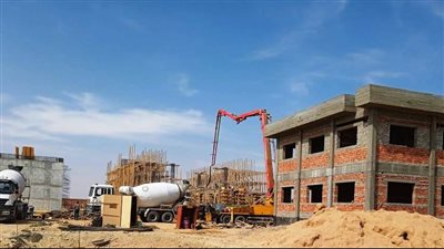 محافظ أسوان يتابع نتائج الجولة التفقدية لوحدة حياة كريمة والمشروعات الجارية بقرية الكاجوج