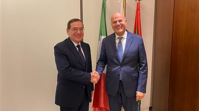 رئيس شركة إيني يؤكد الحرص على تعزيز الاستثمارات في مجالات البحث وإنتاج البترول والغاز بمصر