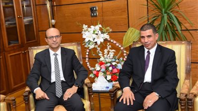 رئيس جامعة أسيوط يستقبل رئيس الجامعة التكنولوجية لبحث سبل التعاون 