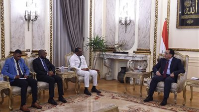 رئيس الوزراء يلتقي سفير سيراليون بالقاهرة