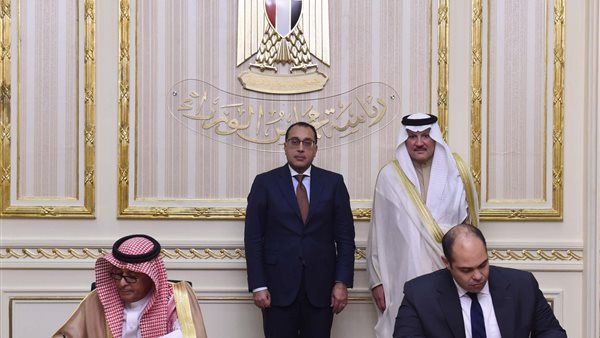 جانب من توقيع الاتفاقية