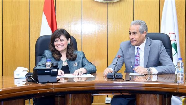 وزيرا الهجرة والقوى