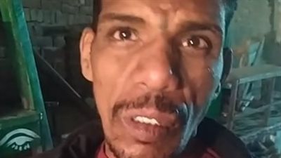 مريض نفسي يحاول إنهاء حياته من أعلى برج مطحن بأوسيم.. وشاهد عيان: الشرطة أنقذته | بث مباشر