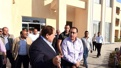 رئيس الوزراء يتفقد عددا من المشروعات الفندقية بشرم الشيخ استعدادا لـ COP27