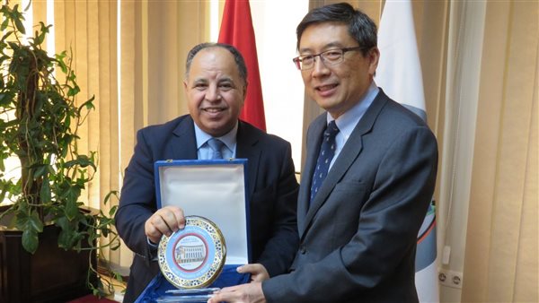 وزارة المالية مع