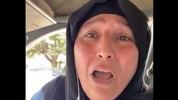 والدة المتهم