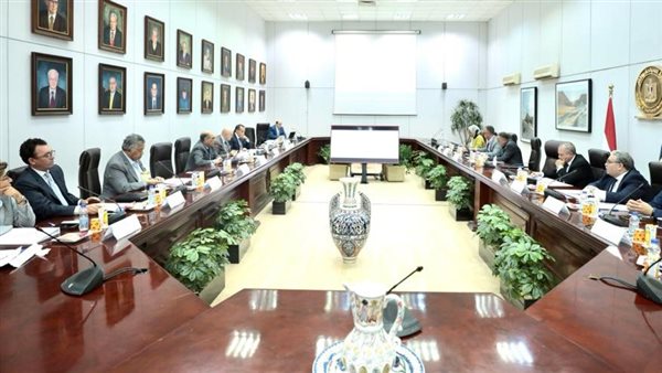 اجتماع وزير السياحة