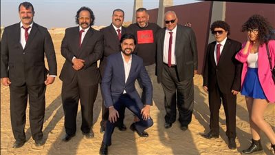 في الصحراء بالبدل.. صور من كواليس فيلم التجربة المكسيكية | صور