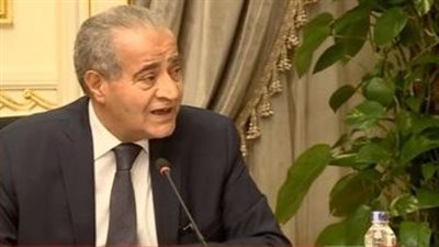 التموين تعلن استيراد 65 ألف طن زيت خام من الخارج