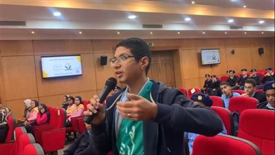 جراءة طالب تُبهر ممثلي تنسيقية شباب الأحزاب ببورسعيد: بابا وماما مُدرسين ومرتباتهم ثابتة من 2014.. والنواب: لا تعليم بدون كرامة