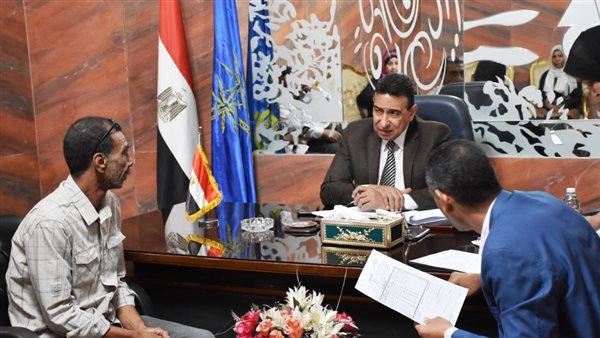 السكرتير العام بأسوان