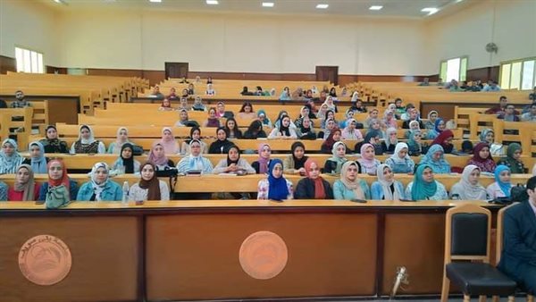 جانب من الندوة