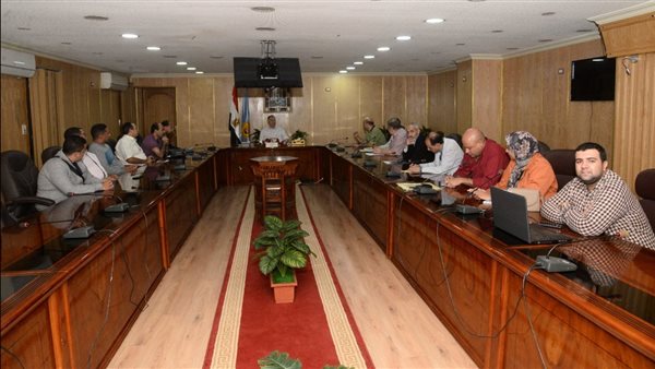 محافظ أسيوط يلتقي