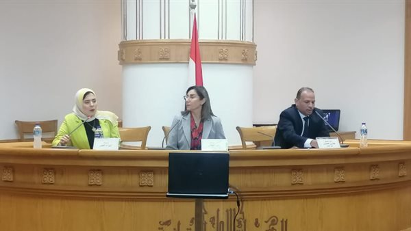 جانب من الندوة 