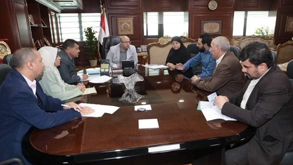 جانب من لقاء المحافظ