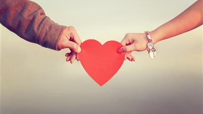 سر الاحتفال به جنازة.. ما هي قصة عيد الحب المصري؟