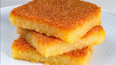 طريقة عمل البسبوسة بالسميد وجوز الهند