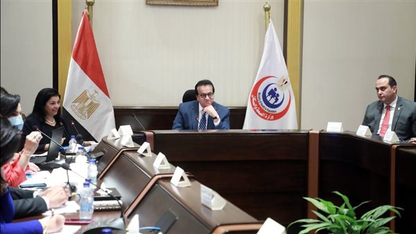  وزير الصحة يبحث