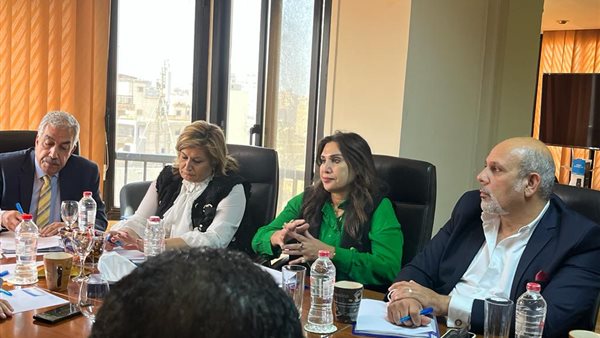 اجتمع أعضاء غرفة