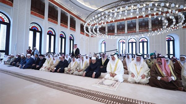 شيخ الأزهر يؤدي صلاة