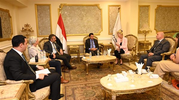 لقاء وزير الرياضة