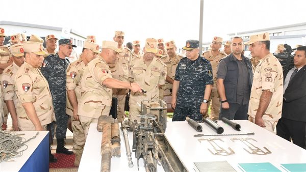 وزير الدفاع يتفقد