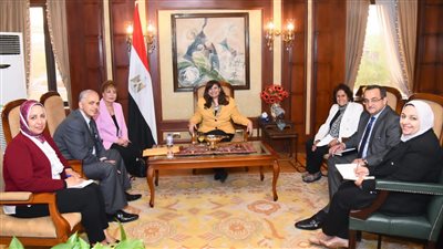 وزيرة الهجرة تبحث مع مسؤول مركز ويكسنر بأمريكا دعم تطوير منظومة المستشفيات الجامعية