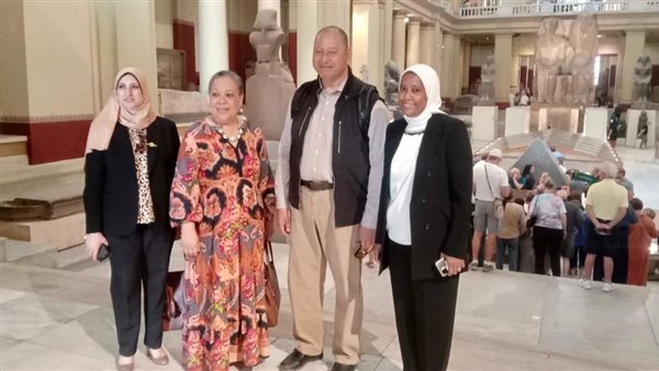  ملك تونجا يزور المتحف