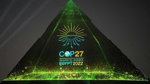 السياحة تضئ أهرامات