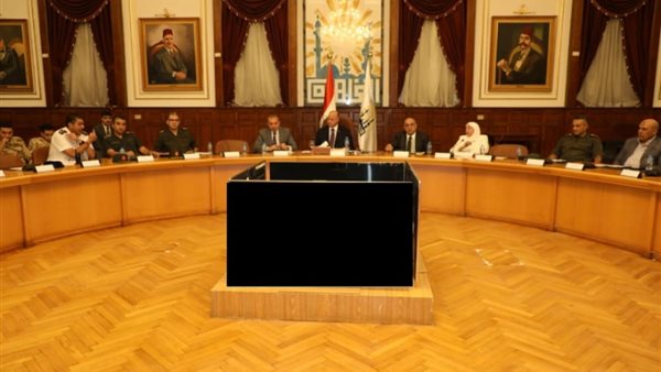 محافظ القاهرة خلال