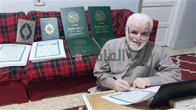 مراتي وأسرتي السبب.. مسن يكتب المصحف 3 مرات بخط يده بالغربية في 600 يوم