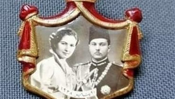 دبوس الزفاف الملكي