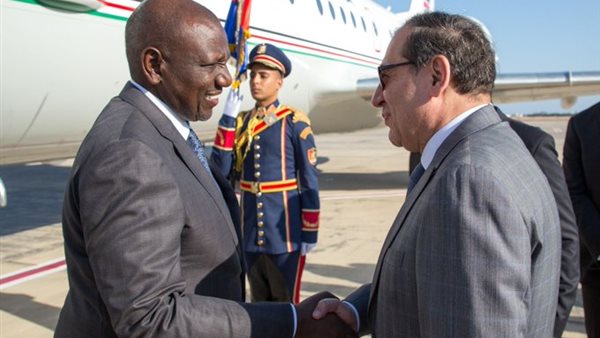 الرئيس الكيني يصل