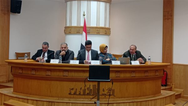 جانب من الندوة 