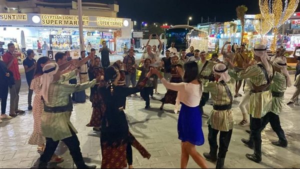 الخيمة البدوية تستقبل