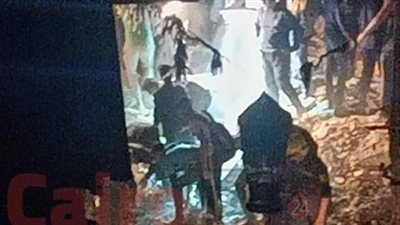 إنقاذ مصاب والبحث عن اثنين تحت الأنقاض.. شاهد عيان يكشف تفاصيل انهيار منزلين بإمبابة | بث مباشر