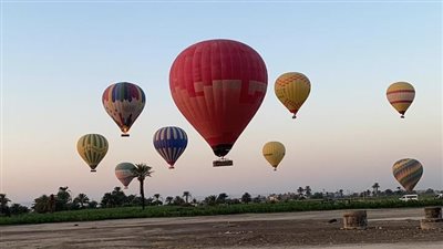 28 رحلة بالون طائر تزين سماء الأقصر على متنها 560 سائحا 