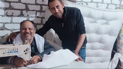 المنجد الكفيف.. عم سيد فقد بصره وتحدى الظروف: بلضم الإبرة بنور البصيرة|فيديو 