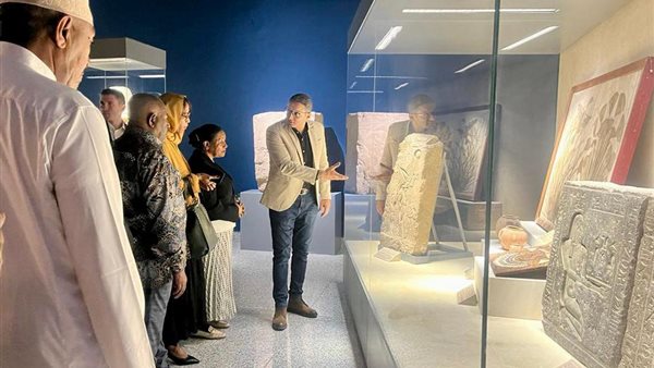 وفود رسمية تزور متحف
