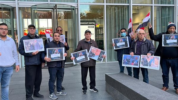  وقفة احتجاجية أمام