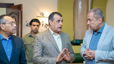 وزير الإنتاج الحربي يتابع سير العملية الإنتاجية في شركة حلوان للصناعات الهندسية | صور