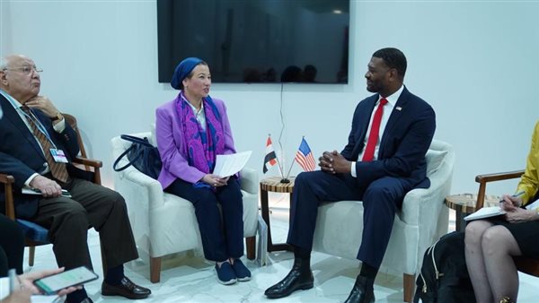 وزيرة البيئة ومدير