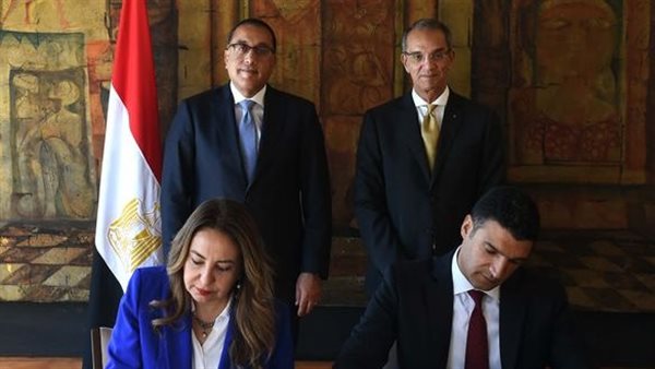 جانب من توقيع مذكرة