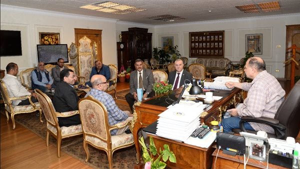 محافظ أسيوط يلتقي