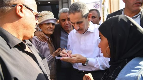 محافظ الغربية يستمع