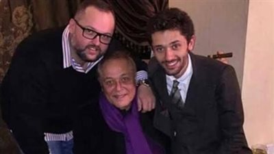 نجلي الساحر محمود عبد العزيز يحييان الذكرى السادسة لوفاة والدهم: قالوا الزمن بينسي ومانسيناش