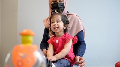 الإجراء الأول في العالم.. أطباء ينجحون في علاج طفلة من مرض مميت قبل ولادتها