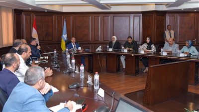 محافظ الإسكندرية يطلق مبادرة لطرح السلع بأسعار تنافسية في السلاسل التجارية